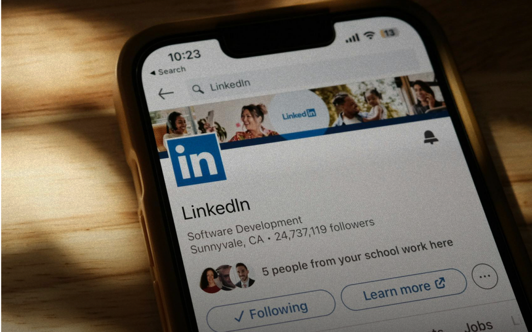 Guide to LinkedIn Profiles: Green and Red Flags